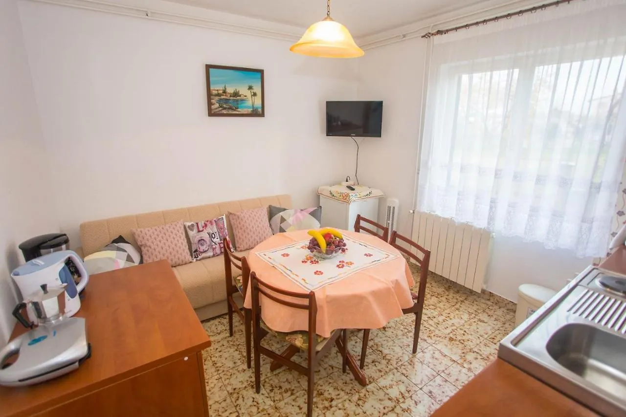 Apartment Complex Nevia 포레치